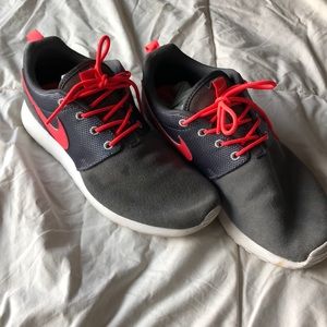 Nike Roshe Grey with neon pink